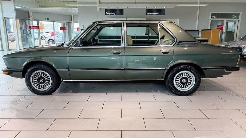 Gebraucht BMW 528 184 PS (135 kW) 1981 Grün Limousine