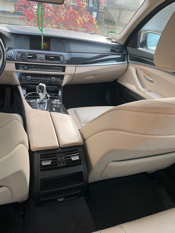 Gebraucht BMW 520 184 PS (135 kW) 2013 Weiß Limousine