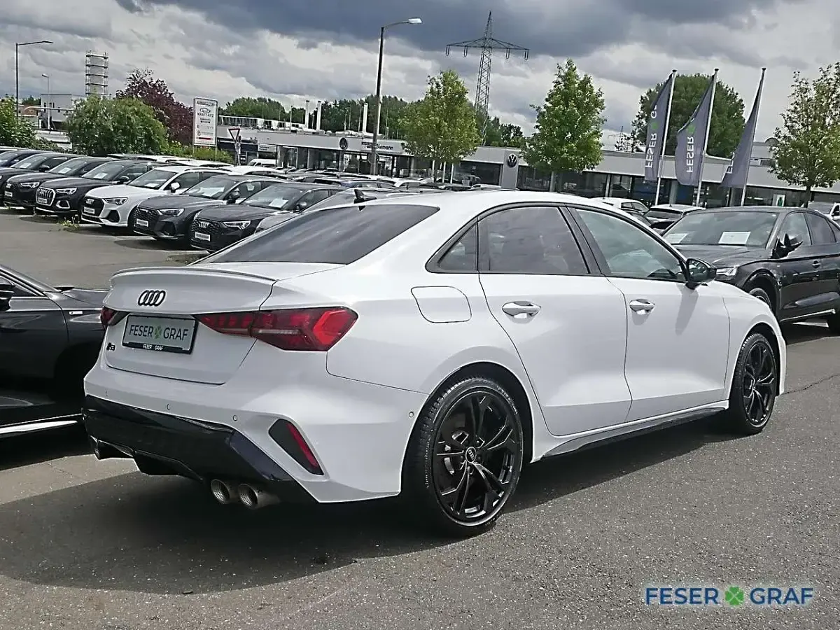 Gebraucht Audi S3 Sport 333 PS (244 kW) 2025 Arkonaweiß Limousine