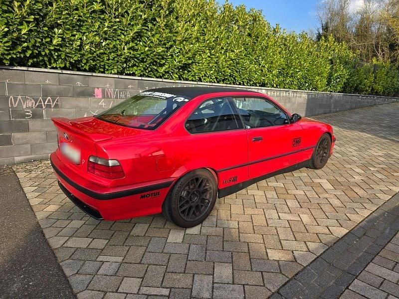 Gebraucht BMW 325 192 PS (141 kW) 1993 Rot Coupé