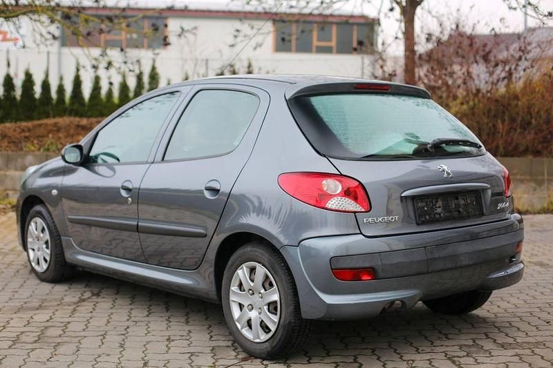 Gebraucht Peugeot 206+ Basis 75 PS (55 kW) 2009 Grau Kleinwagen