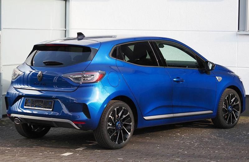 Neu Renault Clio V Bose Edition 91 PS (66 kW) 2026 Blau Limousine