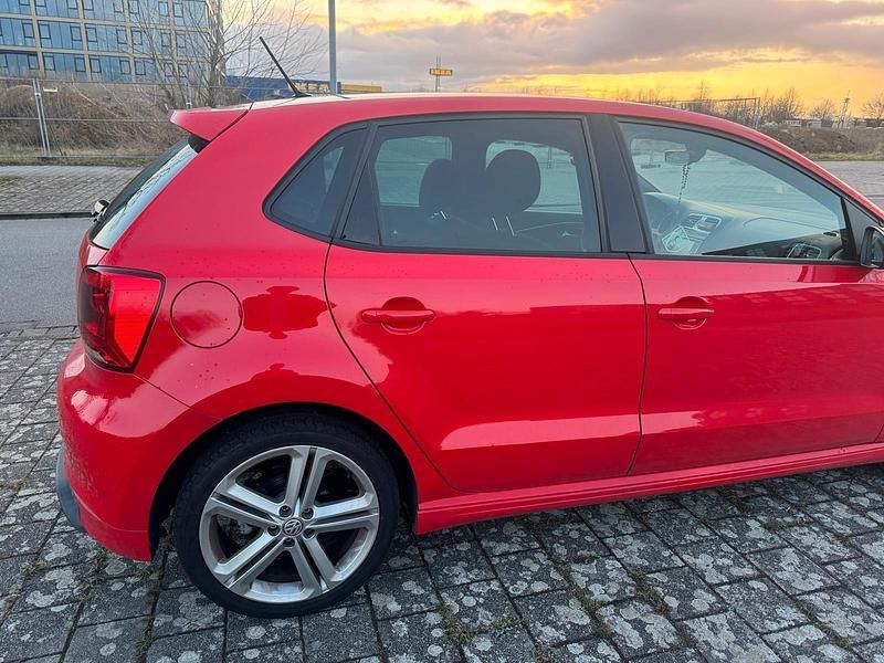 Gebraucht VW Polo Highline 90 PS (66 kW) 2017 Rot Kleinwagen