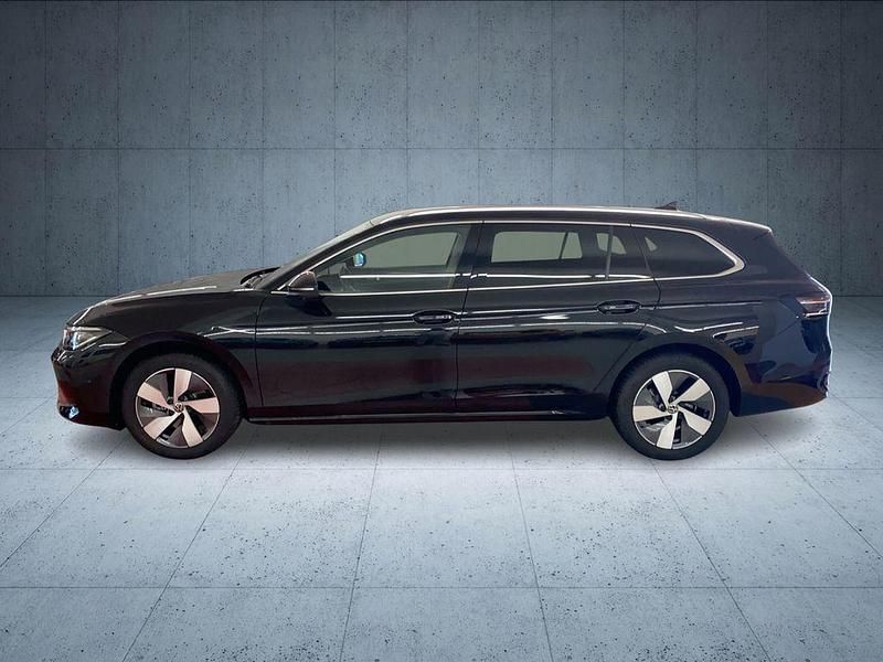 Gebraucht VW Passat Elegance 150 PS (110 kW) 2024 Schwarz Kombi