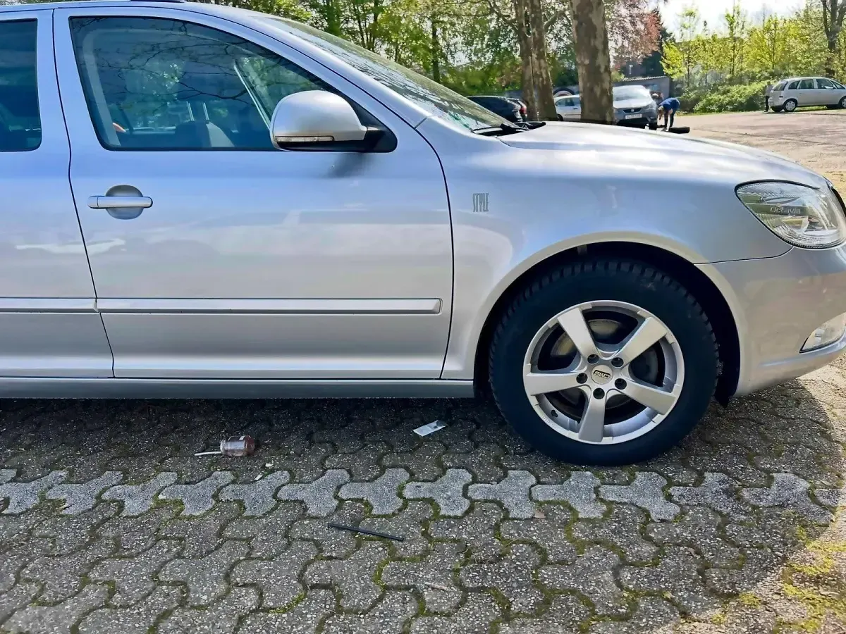 Gebraucht Skoda Octavia Elegance 140 PS (102 kW) 2012 Silber Kombi