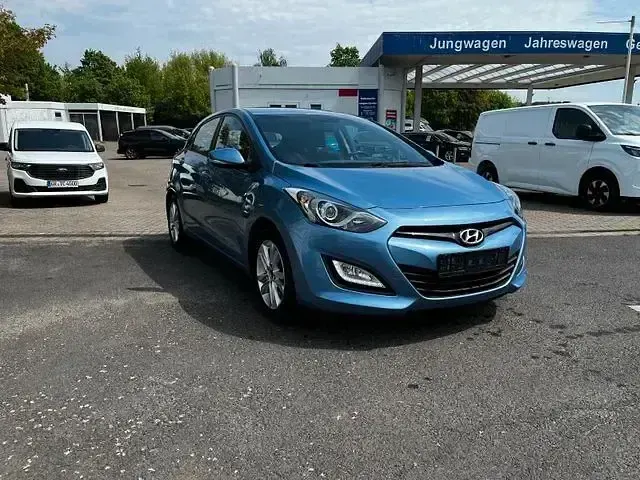 Gebraucht Hyundai i30 Trend 99 PS (72 kW) 2012 Andere Limousine