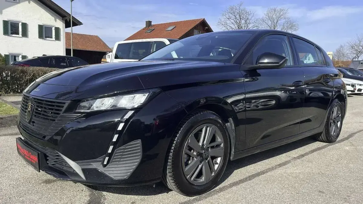 Gebraucht Peugeot 308 Active 131 PS (96 kW) 2022 Schwarz Limousine