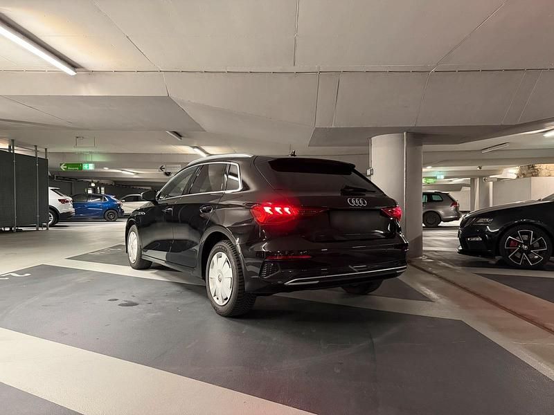 Second-hand Audi A3 Advanced 204 CP (150 kW) 2021 Negru Berlinǎ