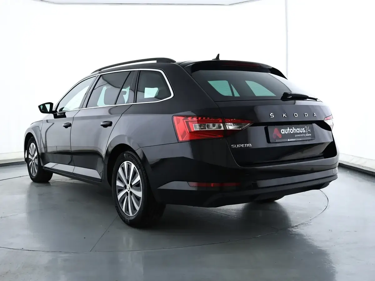 Gebraucht Skoda Superb Ambition 150 PS (110 kW) 2022 Schwarz Kombi