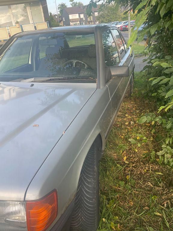 Gebraucht Mercedes 190 102 PS (75 kW) 1988 Grau Limousine