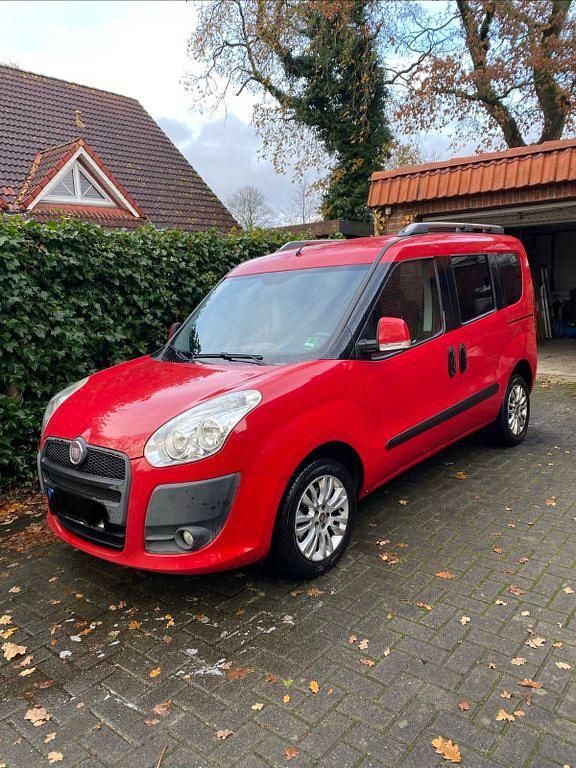 Rot Gebraucht 2011 Fiat Doblò Van / Kleinbus | 6.100 € (Fairer Preis) - Bild 1/4