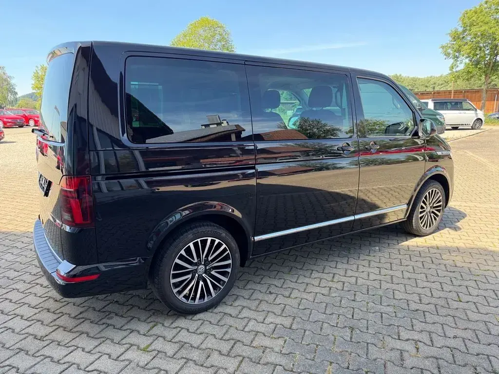 Gebraucht VW Multivan Highline 204 PS (150 kW) 2024 Schwarz Van / Kleinbus