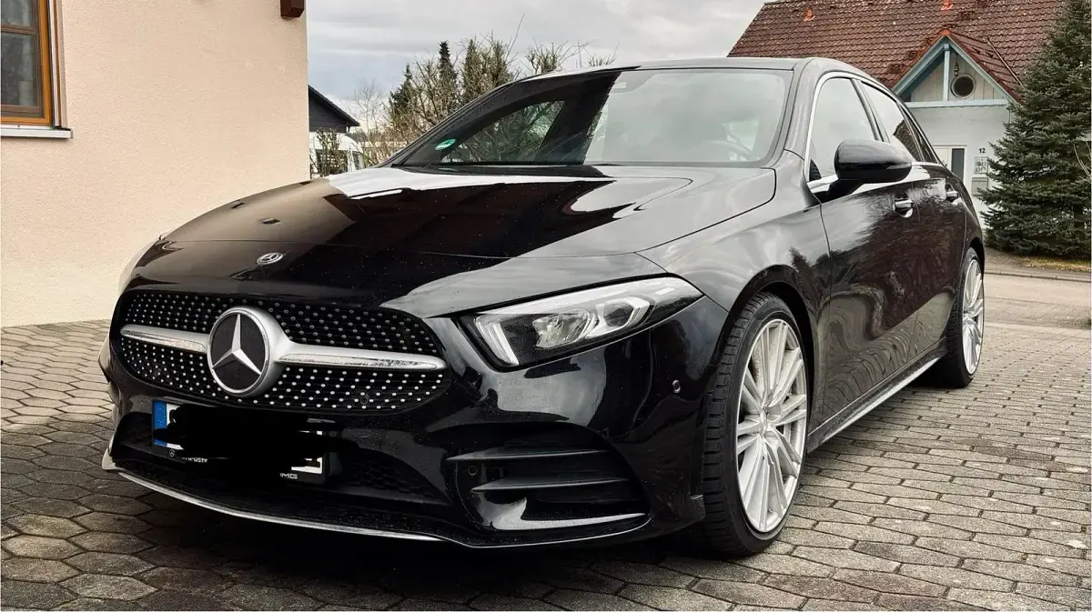 Gebraucht Mercedes A180 AMG line 136 PS (100 kW) 2019 Schwarz Limousine