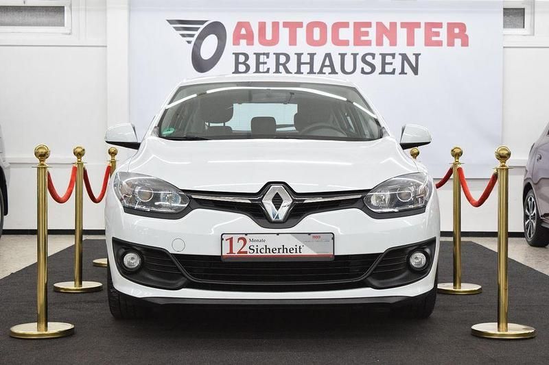 Weiß Gebraucht 2015 Renault Mégane III Authentique Limousine | 9.799 € (Teuer) - Bild 1/4