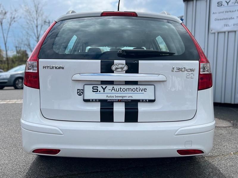 Gebraucht Hyundai i30 109 PS (80 kW) 2012 Weiß Kombi