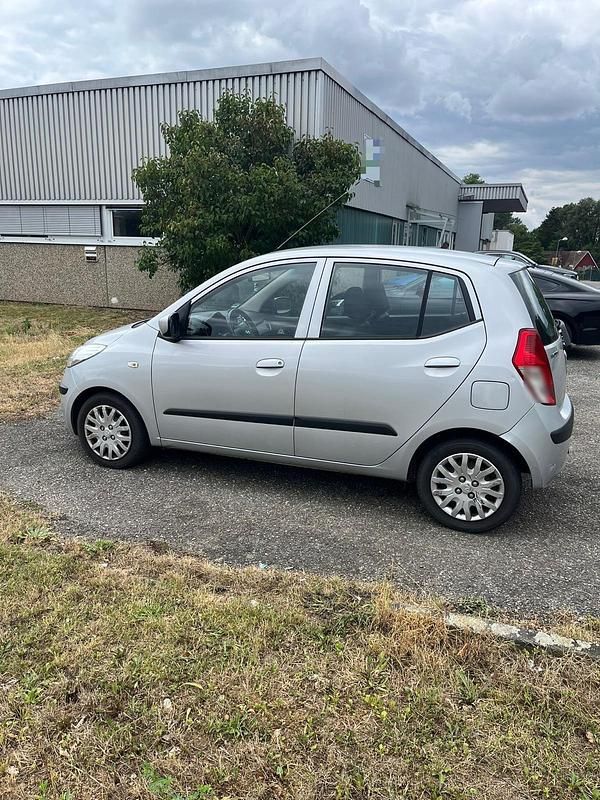 Gebraucht Hyundai i10 67 PS (49 kW) 2009 Silber Kleinwagen