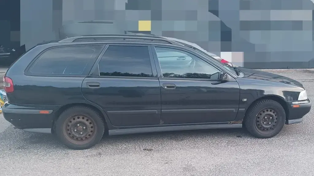 Gebraucht Volvo V40 116 PS (85 kW) 1997 Schwarz Kombi