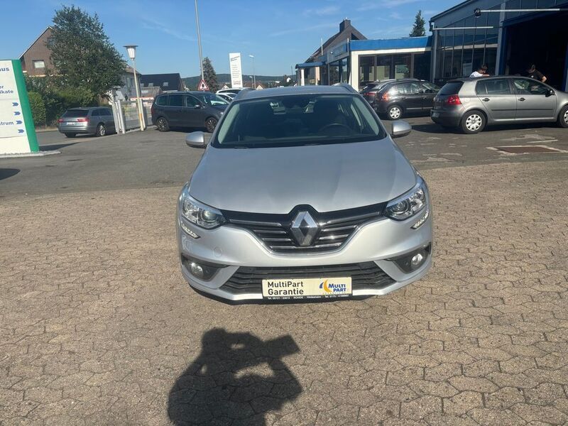 Grau Gebraucht 2018 Renault Mégane IV Business Limousine | 9.990 € (Fairer Preis) - Bild 1/4