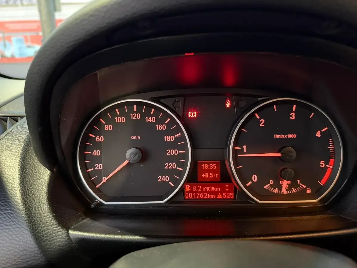 Gebraucht BMW 116 116 PS (85 kW) 2011 Schwarz Kleinwagen