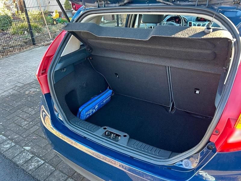 Gebraucht Ford Fiesta 82 PS (60 kW) 2012 Blau Kleinwagen