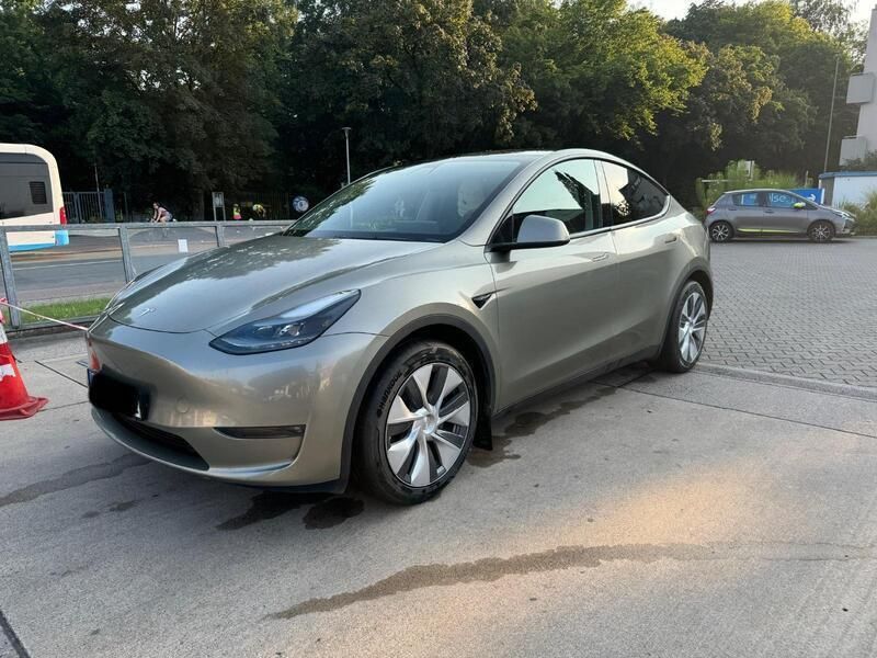Grau Gebraucht 2023 Tesla Model Y Long Range SUV | 37.500 € (Superpreis) - Bild 1/4