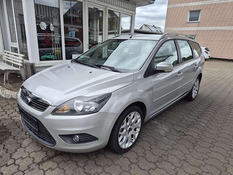 Silber Gebraucht 2009 Ford Focus Titanium Kombi | 5.750 € (Etwas zu teuer) - Bild 1/4