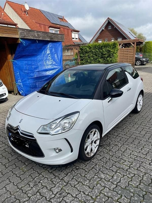 Weiß Gebraucht 2011 Citroën DS3 So Chic Kleinwagen | 4.800 € (Guter Preis) - Bild 1/4