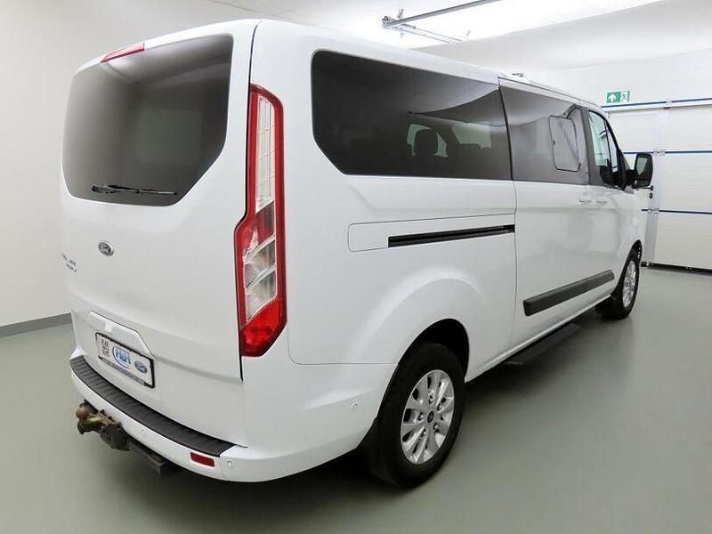 Gebraucht Ford Tourneo Custom Trend 136 PS (100 kW) 2021 Frostweiß Van
