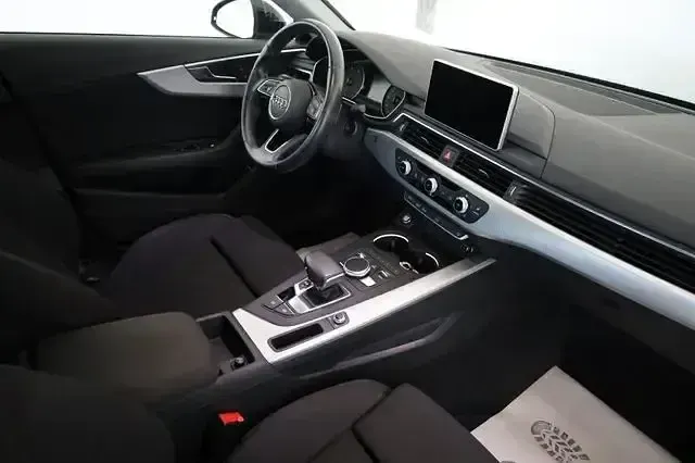 Używany Audi A4 S-Line 190 KM (139 kW) 2016 Czarny Sedan/Limuzyna