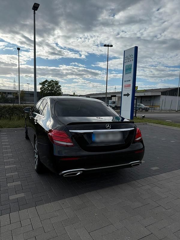 Gebraucht Mercedes E200 150 PS (110 kW) 2017 Schwarz Limousine