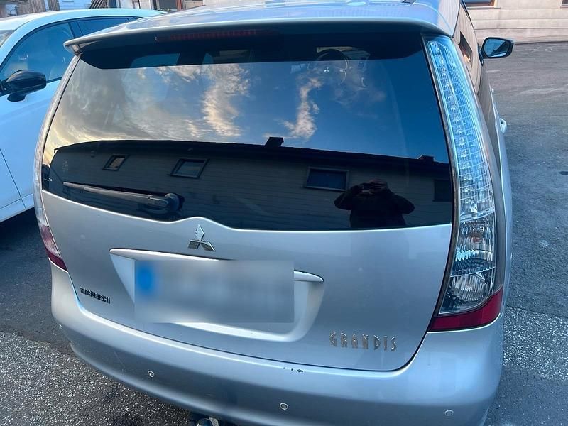 Gebraucht Mitsubishi Grandis 163 PS (119 kW) 2006 Silber Van / Kleinbus