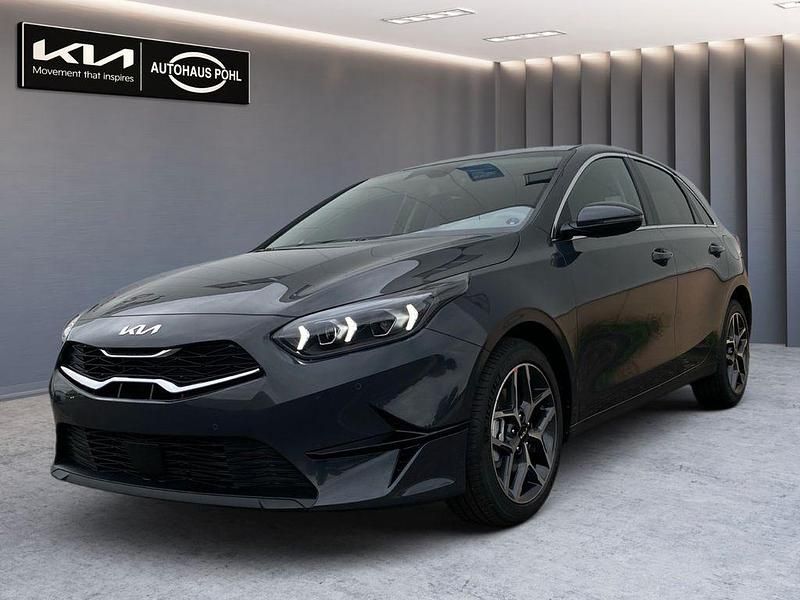Neu Kia Ceed 140 PS (102 kW) 2025 Grau Kleinwagen