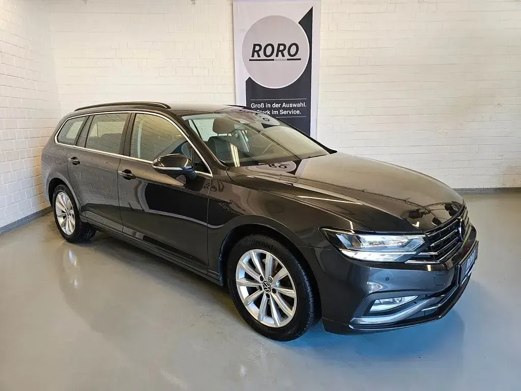 Gebraucht VW Passat Business+ 200 PS (147 kW) 2023 Grau Kombi