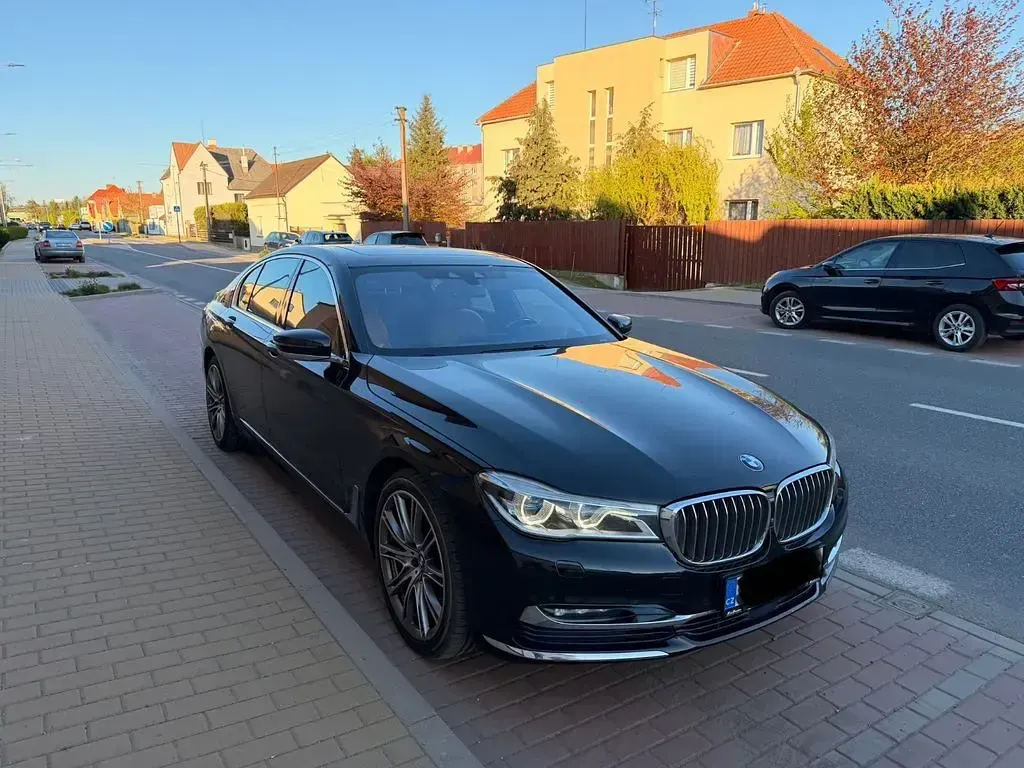 Second-hand BMW 730 265 CP (194 kW) 2017 Negru Berlinǎ