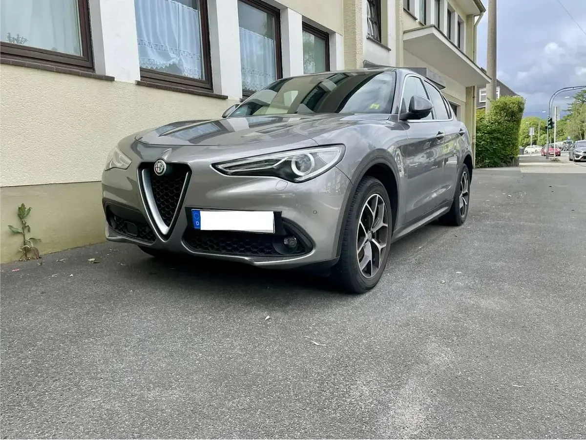 Gebraucht Alfa Romeo Stelvio Super 179 PS (131 kW) 2018 Grau SUV