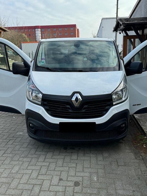 Weiß Gebraucht 2015 Renault Trafic Van / Kleinbus | 13.000 € - Bild 1/4