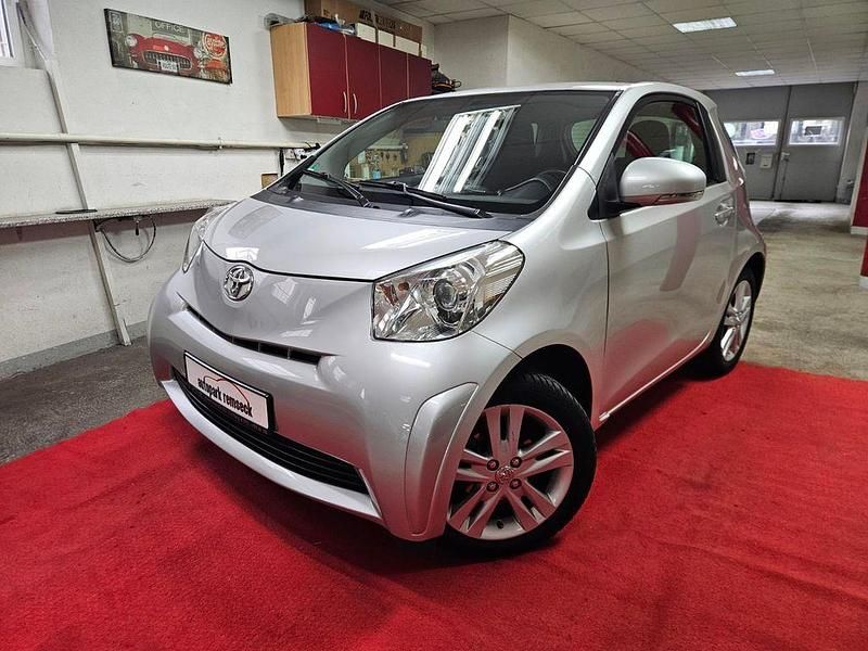 Gebraucht Toyota iQ 68 PS (50 kW) 2010 Silber Kleinwagen