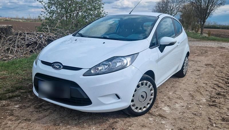 Gebraucht Ford Fiesta 60 PS (44 kW) 2011 Weiß Kleinwagen
