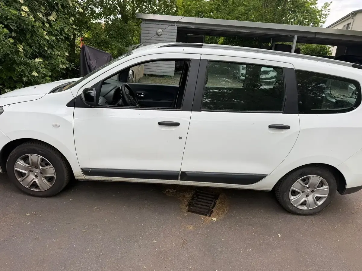 Gebraucht Dacia Lodgy 116 PS (85 kW) 2019 Weiß Van / Kleinbus