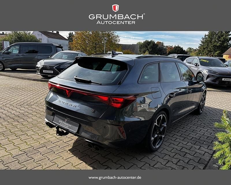 Neu Cupra Leon VZ 333 PS (244 kW) 2025 S7 magnetic tech metallic Kombi