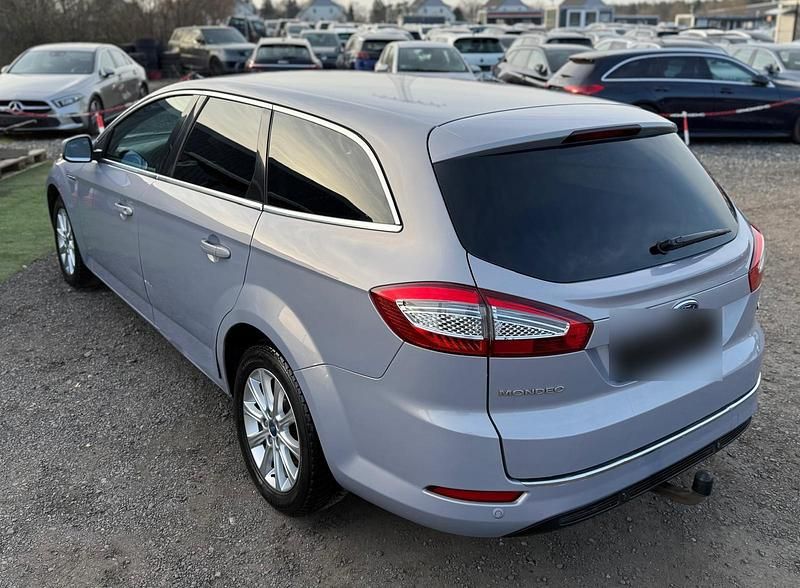 Gebraucht Ford Mondeo 140 PS (102 kW) 2011 Grau Kombi