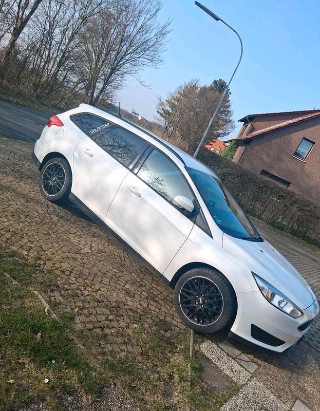 Gebraucht Ford Focus 100 PS (73 kW) 2018 Weiß Kombi