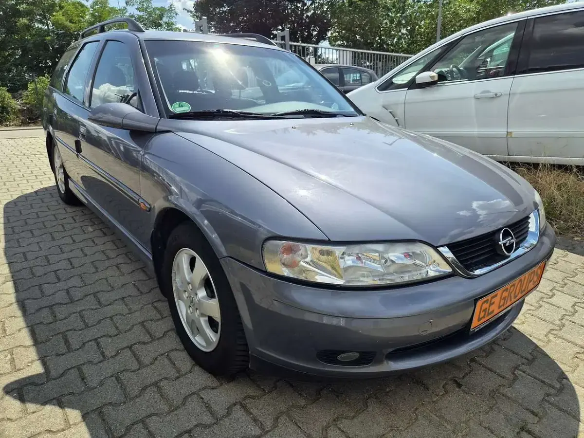 Gebraucht Opel Vectra Edition 101 PS (74 kW) 2001 Grau Kombi