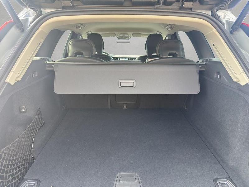 Gebraucht Volvo XC60 250 PS (183 kW) 2024 Grau SUV