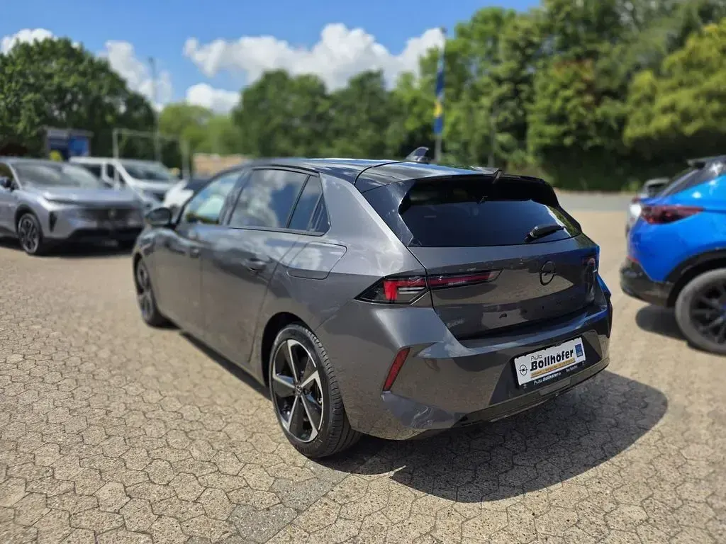 Gebraucht Opel Astra 179 PS (131 kW) 2025 Vulkan grau Kleinwagen