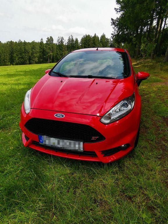 Rot Gebraucht 2016 Ford Fiesta Sport Kleinwagen | 6.500 € (Guter Preis) - Bild 1/4