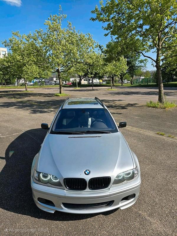 Silber Gebraucht 2002 BMW 330 M Sport Kombi | 7.000 € - Bild 1/4
