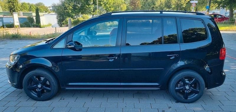Schwarz Gebraucht 2013 VW Touran Van / Kleinbus | 6.999 € (Fairer Preis) - Bild 1/4