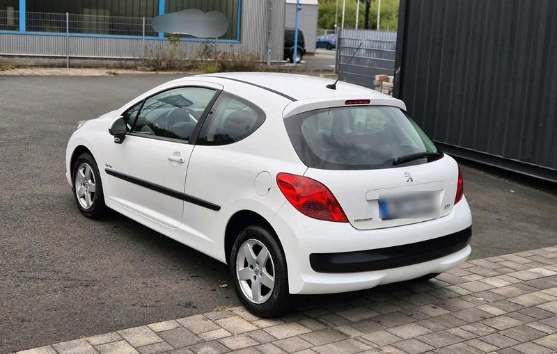 Weiß Gebraucht 2009 Peugeot 207 Urban Move Limousine | 2.300 € (Fairer Preis) - Bild 1/4