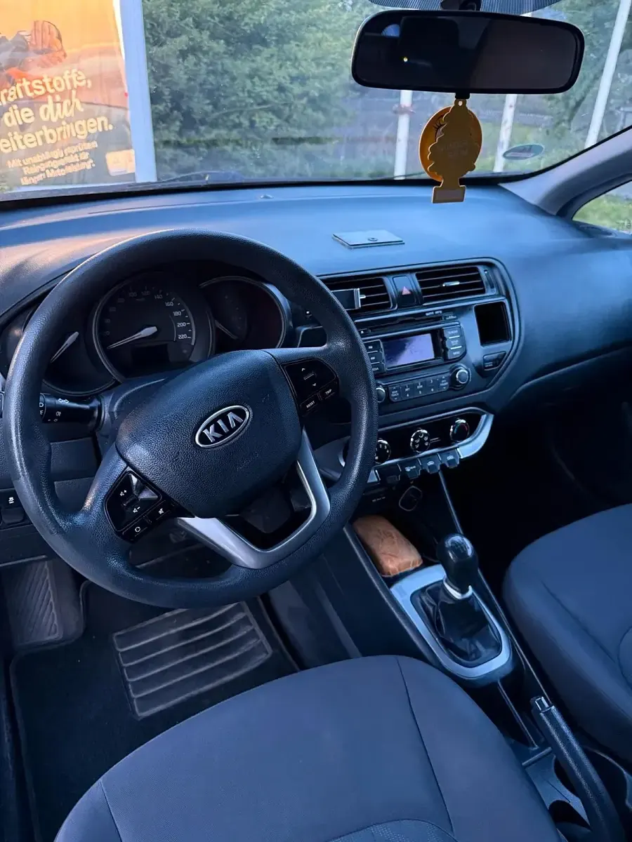 Gebraucht Kia Rio 75 PS (55 kW) 2013 Weiß Kleinwagen